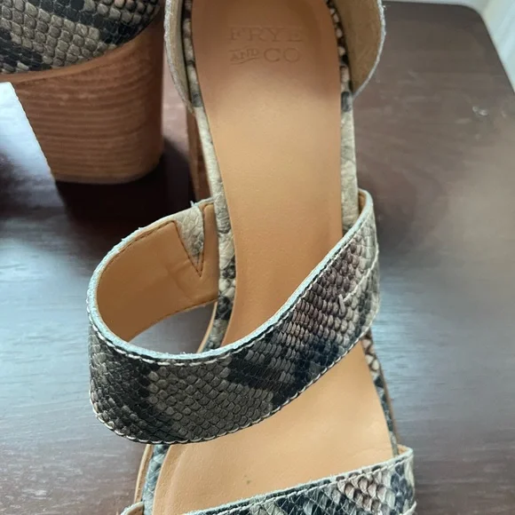 Frye and Co. Women’s Bryn Stitch Sandal Heeled Snake Print SZ 9 3”heel - Picture 6 of 9
